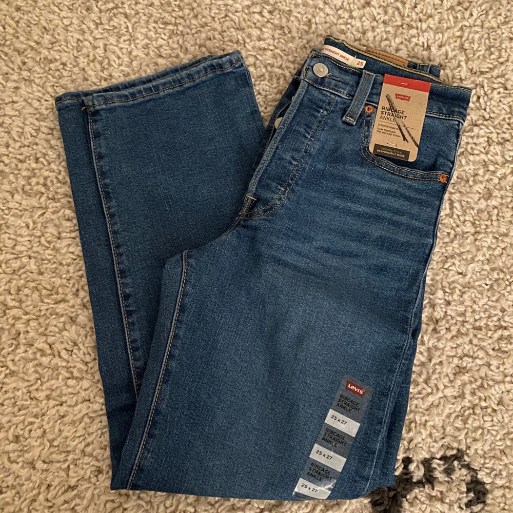 NWT Levi’s Ribcage Straight Ankle Jeans (25x27)